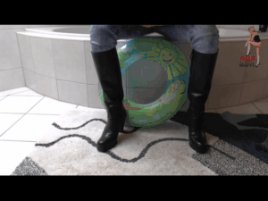 Inflatable ring under Boots