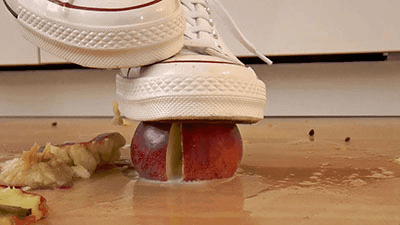 Crushing apples under my converse