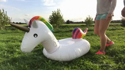Sneaker-Girl Fussballgirl07 & Honey - Inflatable Unicorn