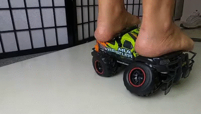 Monster truck barefoot crush