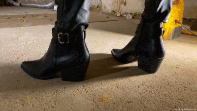 Mistress Krush - Grapes Under Leather Boots