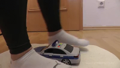 Sneakergirly Stacy - Vs. Police Toy Car