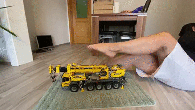 Sneakergirly Akira - Lego Toy Crane Crush
