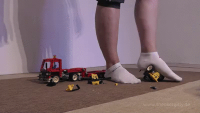 Sneakergirly Akira - Lego Toy Truck Crush