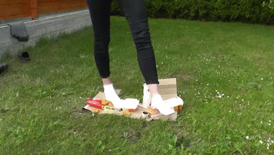 Sneakergirly Doro - Burger Menu with Socks