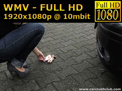 0016 - Angelina crushes tiny couple (WMV, FULL HD, 1920x1080 Pixel)